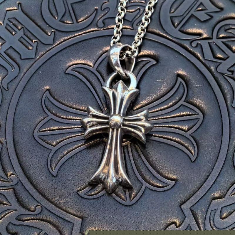 Ch**me He**ts necklaces
